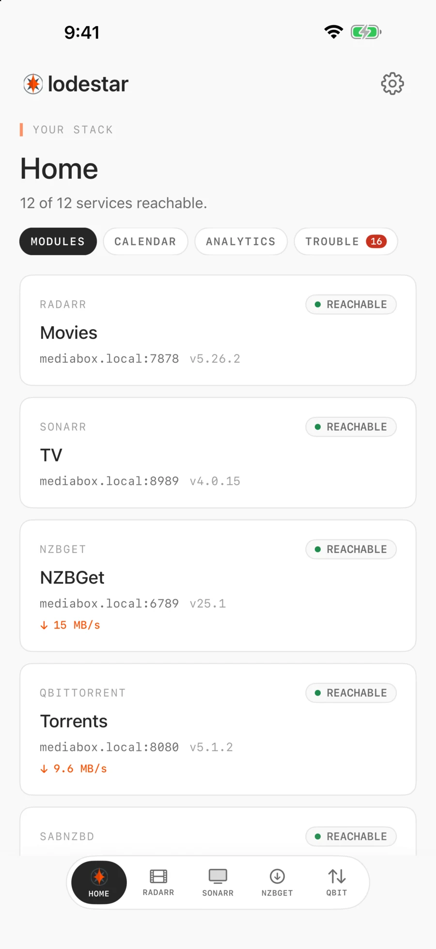 The dashboard, listing each server with its state and live download speeds.